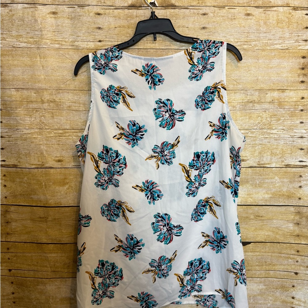 Halogen sleeveless top 🛍 - Picture 3 of 3